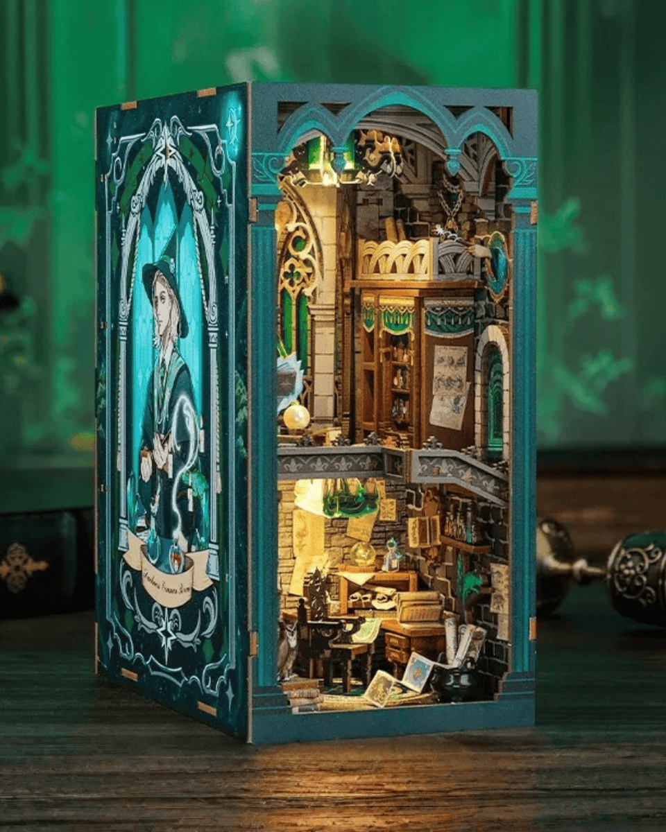 NOOK and STORY Book Nook Darkness Common Room Book Nook