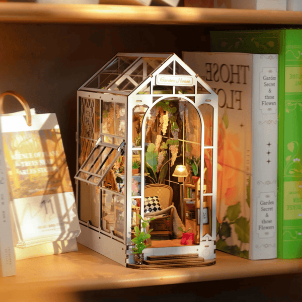 NOOK and STORY Book Nook Garden House Book Nook Kit